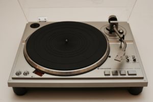 Kenwood KD 2100 Turntable